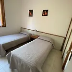Apartment Colorful Flat With Garden-beahost *